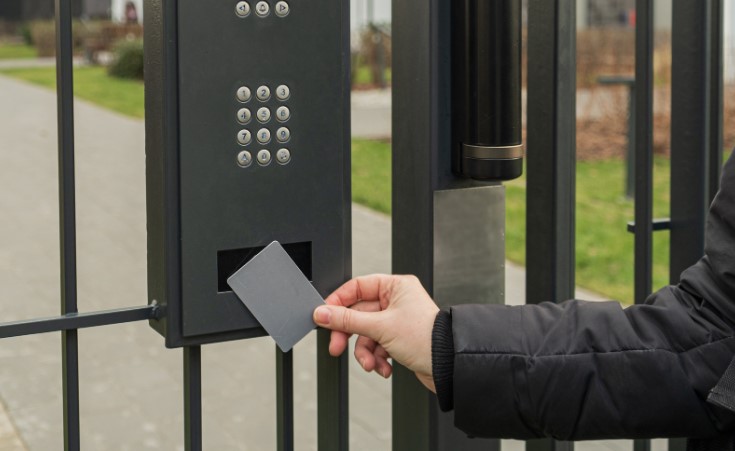 лучший замок для ворот из профнастила